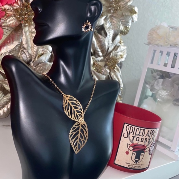 NEW Gold-Plated Leaf Necklace - Picture 3 of 4